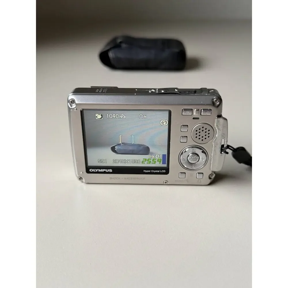 Olympus Stylus 770 SW Shock Waterproof y2k Digital Camera 7.1 MP w/Bag WORKS